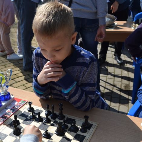 Юный шахматист Александр Рессин
